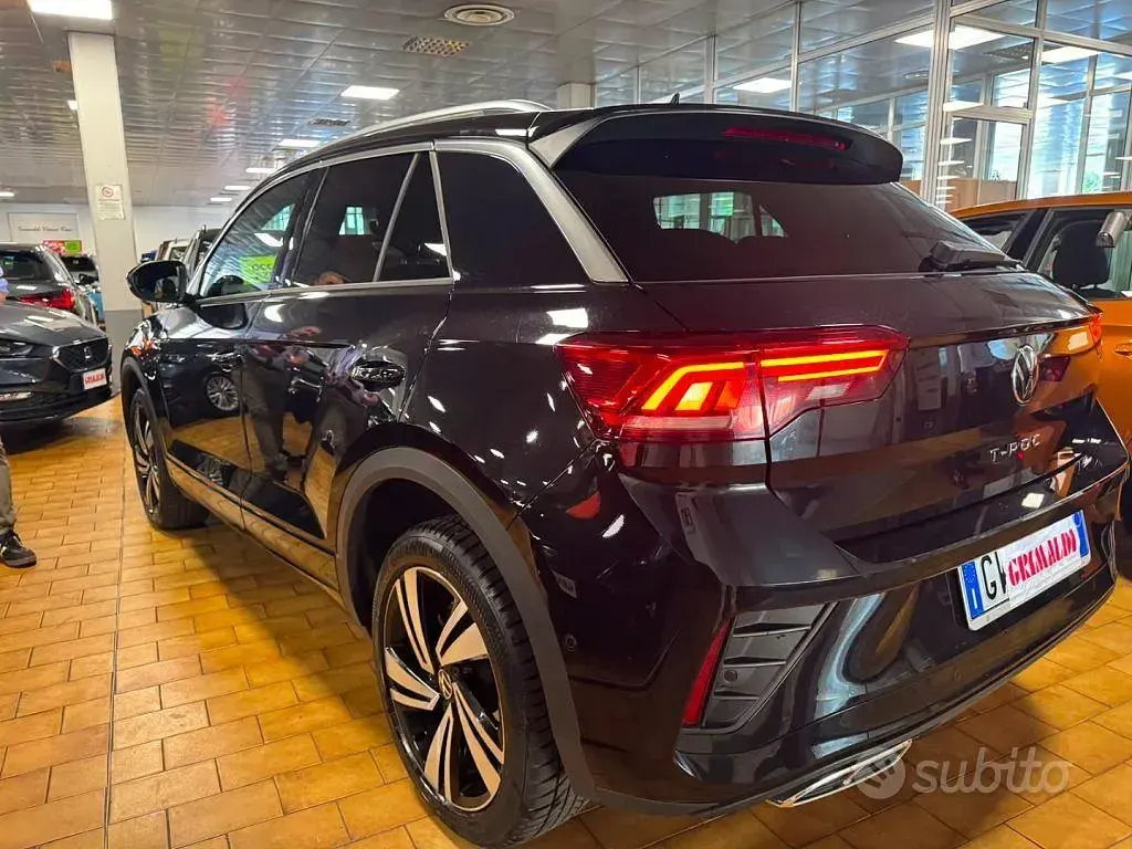 Usata VW T-Roc R-line 150 CV (110 kW) 2024 Deep black / perlato SUV