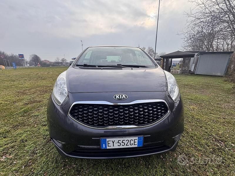 Usata Kia Venga Active 90 CV (66 kW) 2015 Grigio Utilitaria