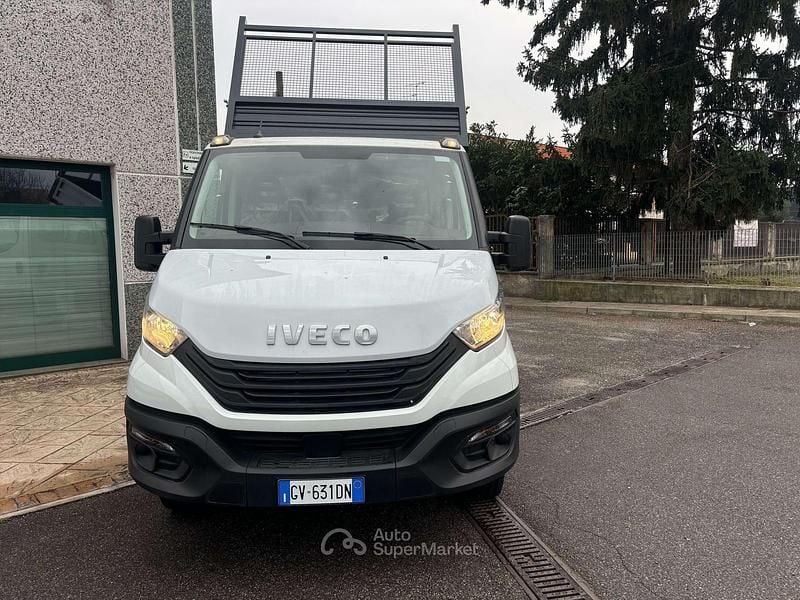 Usata Iveco Daily 140 CV (102 kW) 2024 Bianco Furgone
