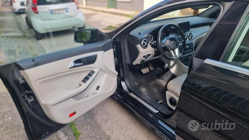 Usata Mercedes CLA220 Premium 170 CV (125 kW) 2013 Nero Berlina