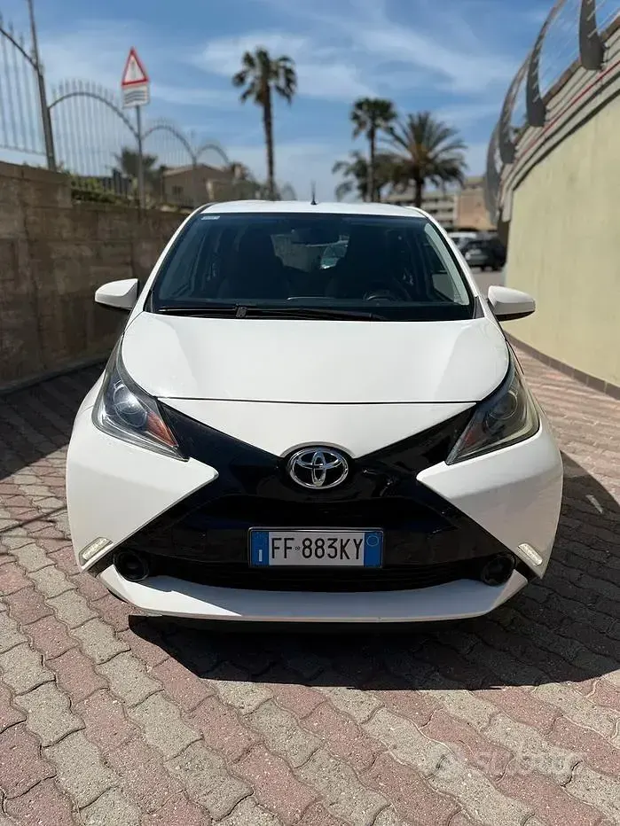 Usata Toyota Aygo Cool 69 CV (50 kW) 2016 Bianco Utilitaria