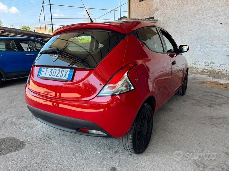 Usata Lancia Ypsilon 69 CV (50 kW) 2018 Rosso Utilitaria