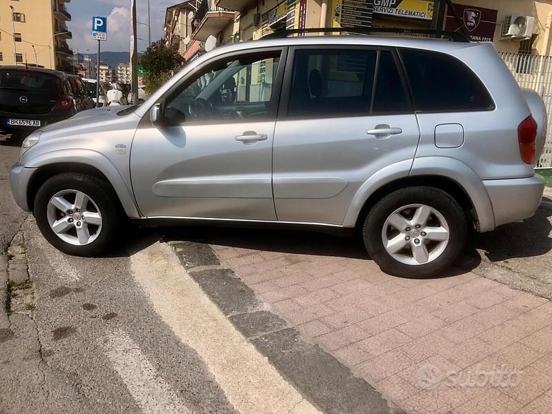Usata Toyota RAV4 115 CV (84 kW) 2003 Grigio SUV