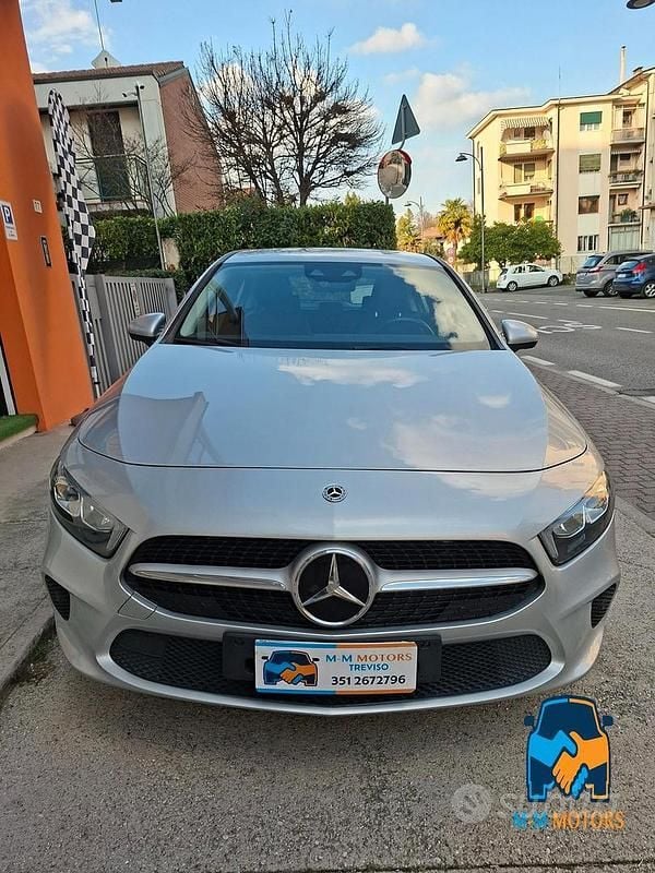 Usata Mercedes A180 116 CV (85 kW) 2021 Grigio Berlina