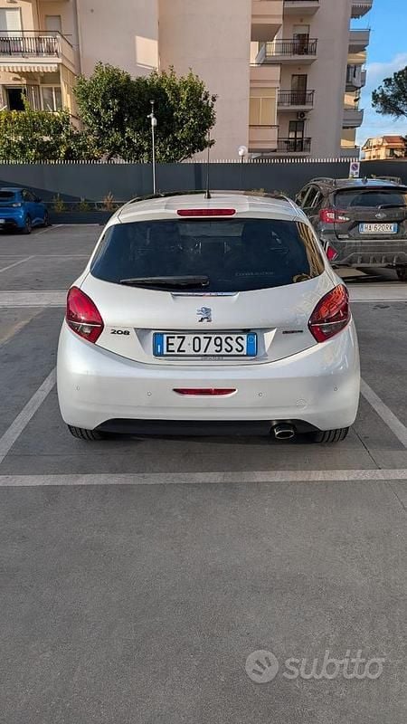 Usata Peugeot 208 GT-line 110 CV (80 kW) 2015 Bianco Utilitaria