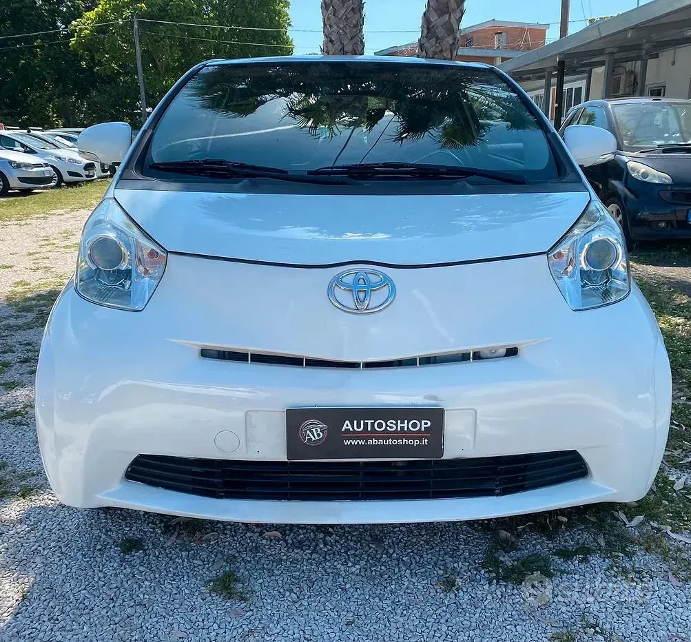 Usata Toyota iQ 68 CV (50 kW) 2009 Bianco Utilitaria