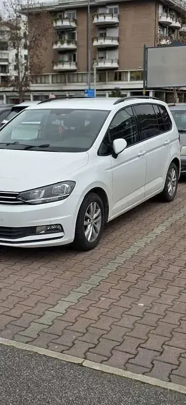 Begagnad VW Touran Executive 116 HK (85 kW) 2016 Vit Minibuss
