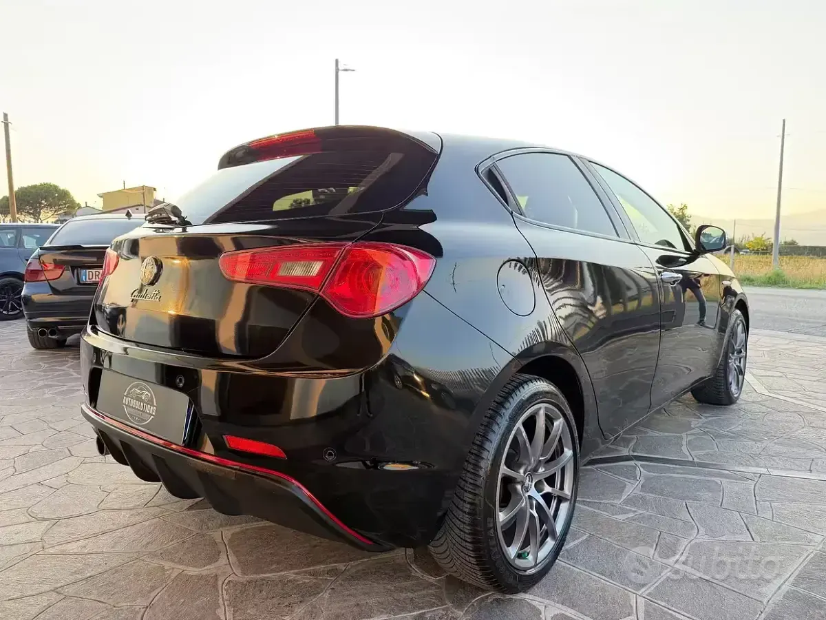 Usata Alfa Romeo Giulietta Exclusive 105 CV (77 kW) 2014 Nero Utilitaria