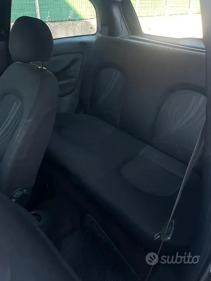 Usata Lancia Ypsilon 75 CV (55 kW) 2011 Nero Utilitaria