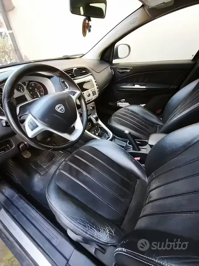 Usata Lancia Delta 120 CV (88 kW) 2010 Grigio Utilitaria