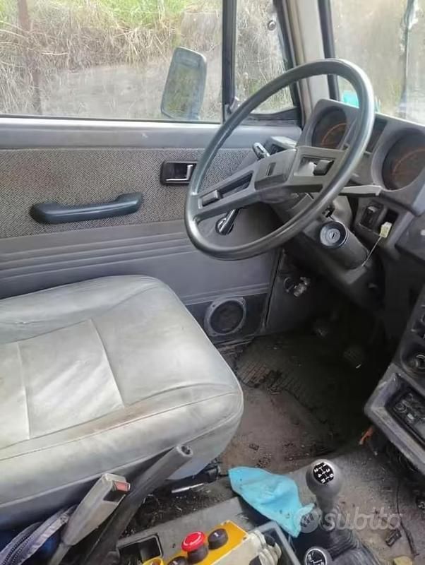 Usata Mitsubishi Pajero 84 CV (61 kW) 1986 Grigio SUV