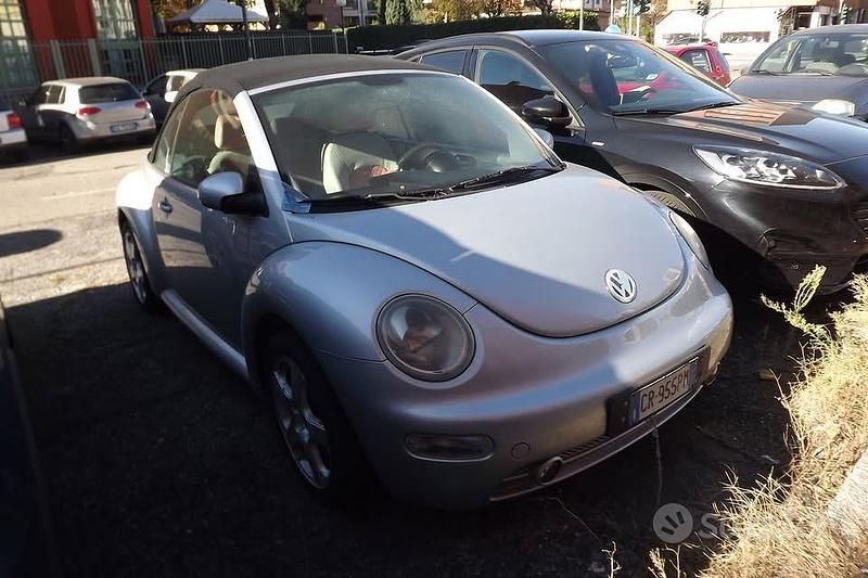 Usata VW New Beetle 101 CV (74 kW) 2005 Grigio Utilitaria