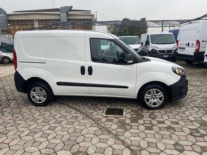 Bianco Usata 2021 Fiat Doblò Monovolume | 12.500 € (Buon prezzo) - Immagine 1/4