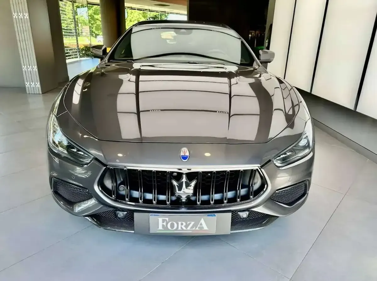 Usata Maserati Ghibli 581 CV (427 kW) 2021 Grigio maratea Berlina