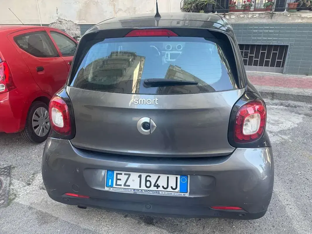 Usata Smart ForFour Passion 71 CV (52 kW) 2015 Grigio Utilitaria