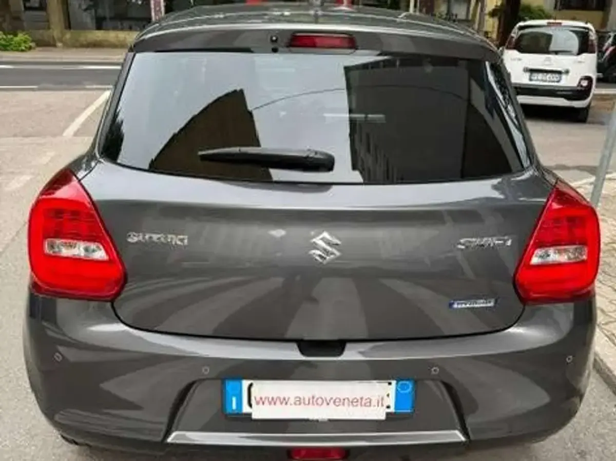 Usata Suzuki Swift 83 CV (61 kW) 2023 Grigio Utilitaria