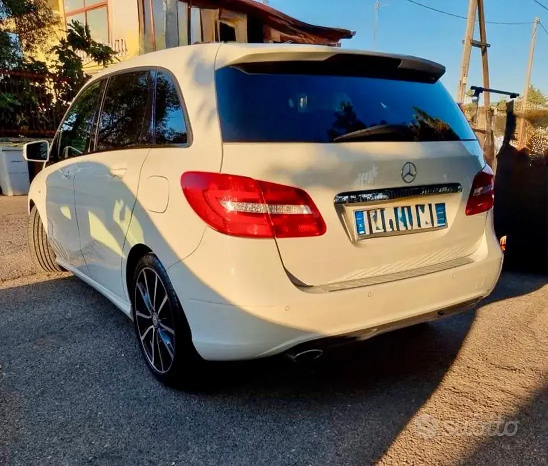 Usata Mercedes B200 Premium 156 CV (114 kW) 2014 Bianco Utilitaria
