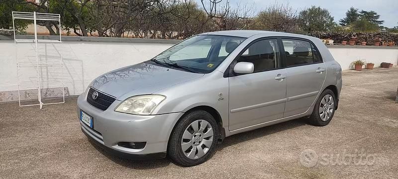 Usata Toyota Corolla 90 CV (66 kW) 2003 Grigio Utilitaria