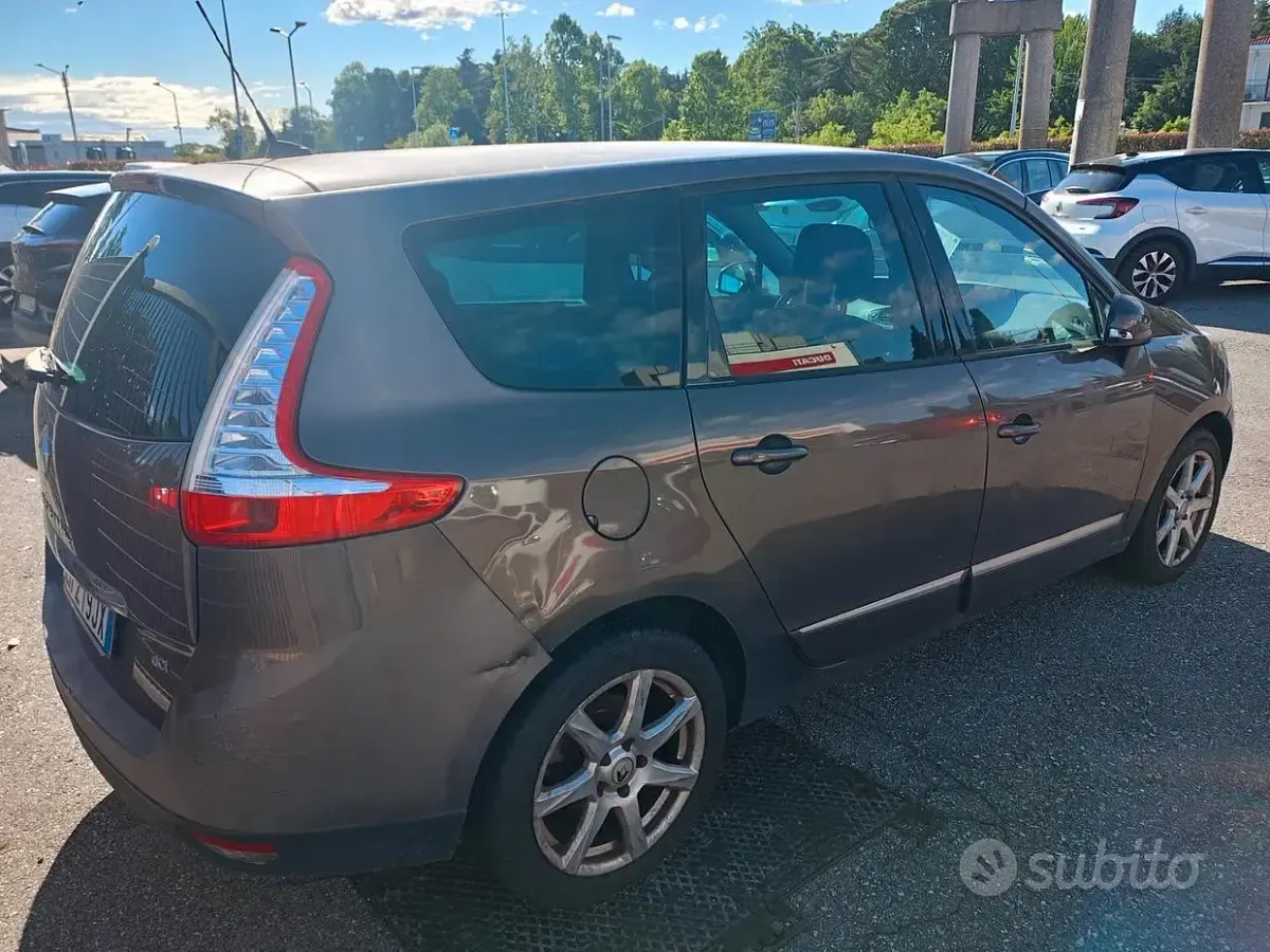 Usata Renault Scénic III Bose Edition 110 CV (80 kW) 2012 Marrone Monovolume