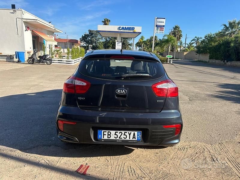 Usata Kia Rio 74 CV (54 kW) 2015 Grigio Berlina