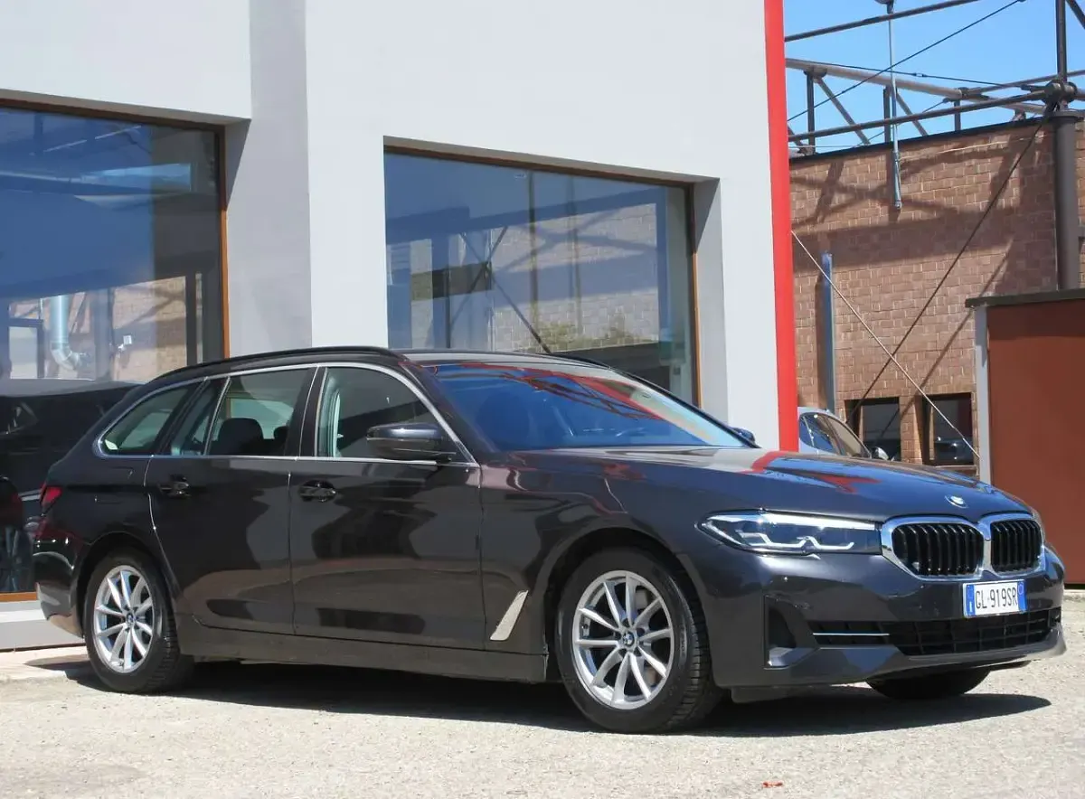 Usata BMW 520 190 CV (139 kW) 2022 Sophistograu metallic Station wagon