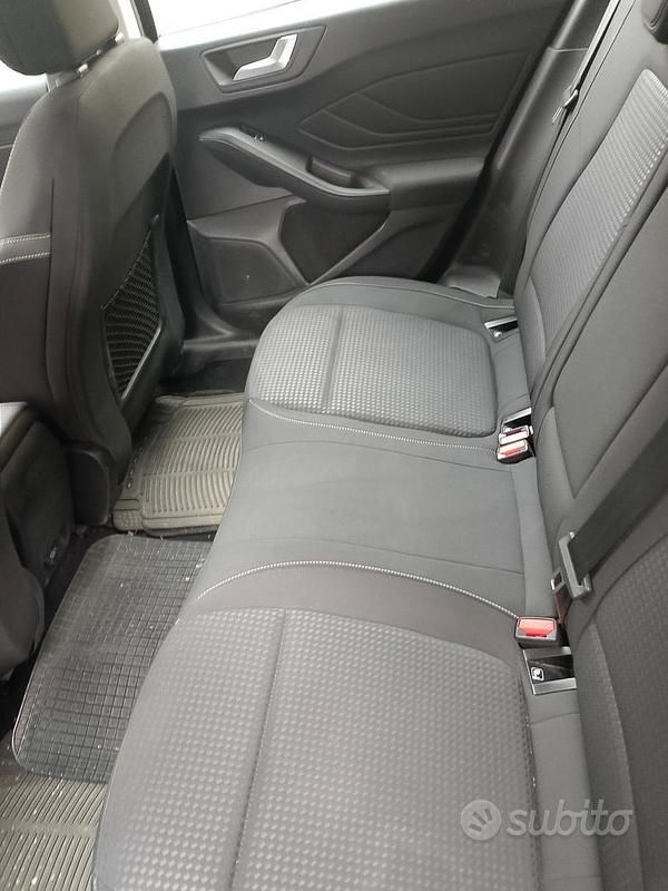 Begagnad Ford Focus Business Edition 120 HK (88 kW) 2020 Svart Kombi