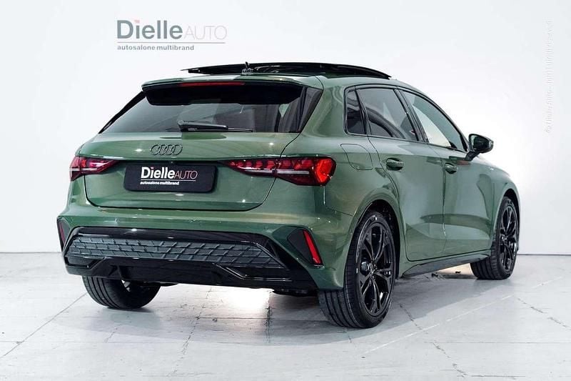 Nuova Audi A3 S-Line 150 CV (110 kW) 2025 Verde distretto metallizzato Coupé