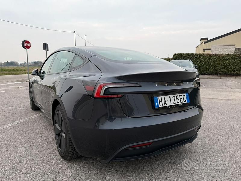 Usata Tesla Model 3 Standard Range 235 kW (320 CV) 2025 Grigio Berlina