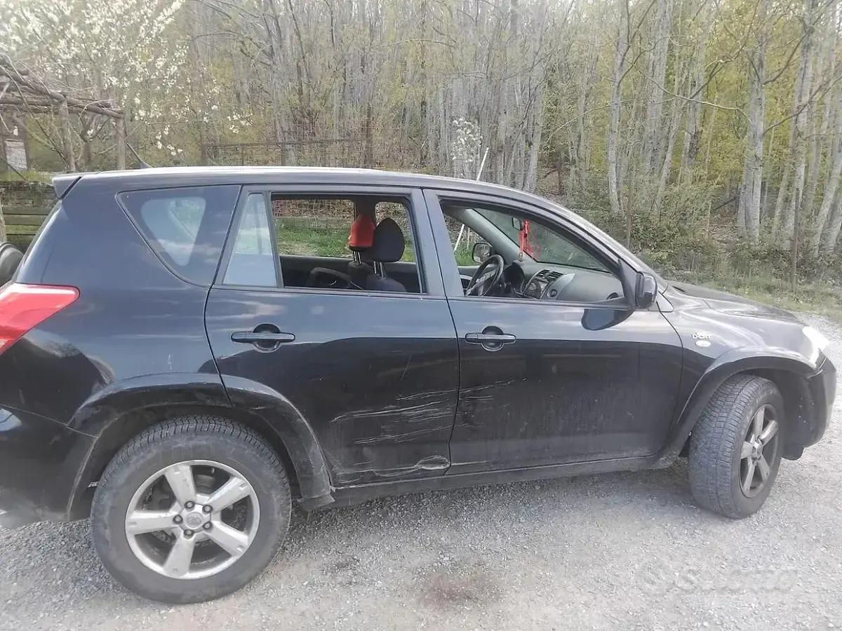 Usata Toyota RAV4 177 CV (130 kW) 2008 Nero SUV