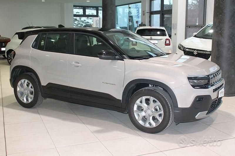 Usata Jeep Avenger Altitude 101 CV (74 kW) 2023 Beige SUV