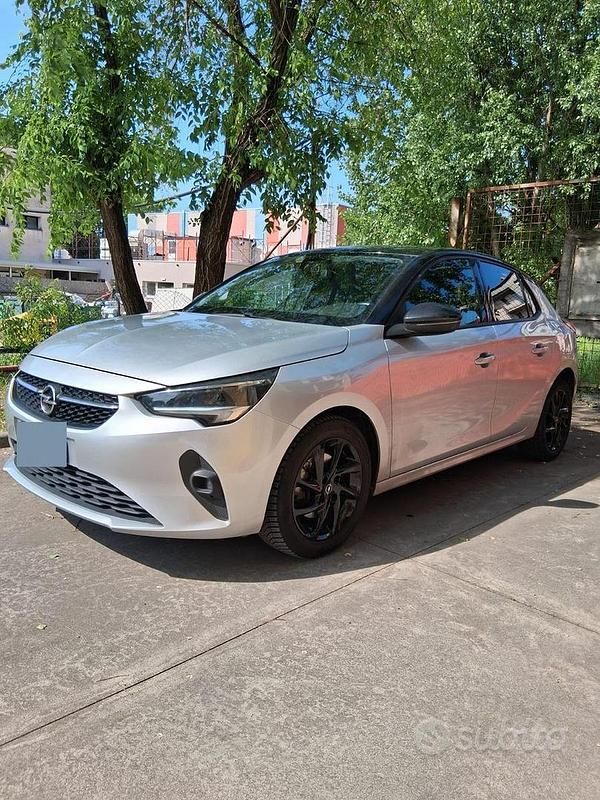 Usata Opel Corsa Design & Tech 100 CV (73 kW) 2022 Grigio Utilitaria