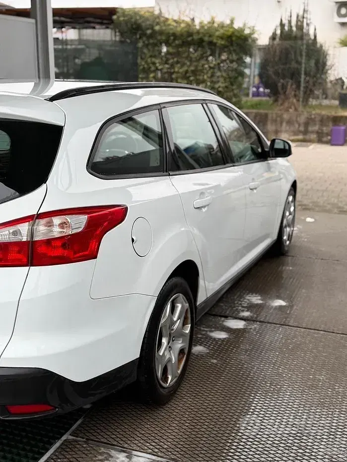 Usata Ford Focus Individual 116 CV (85 kW) 2014 Bianco Station wagon