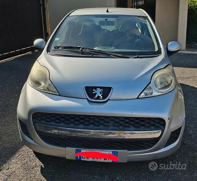 Usata Peugeot 107 68 CV (50 kW) 2011 Grigio Utilitaria