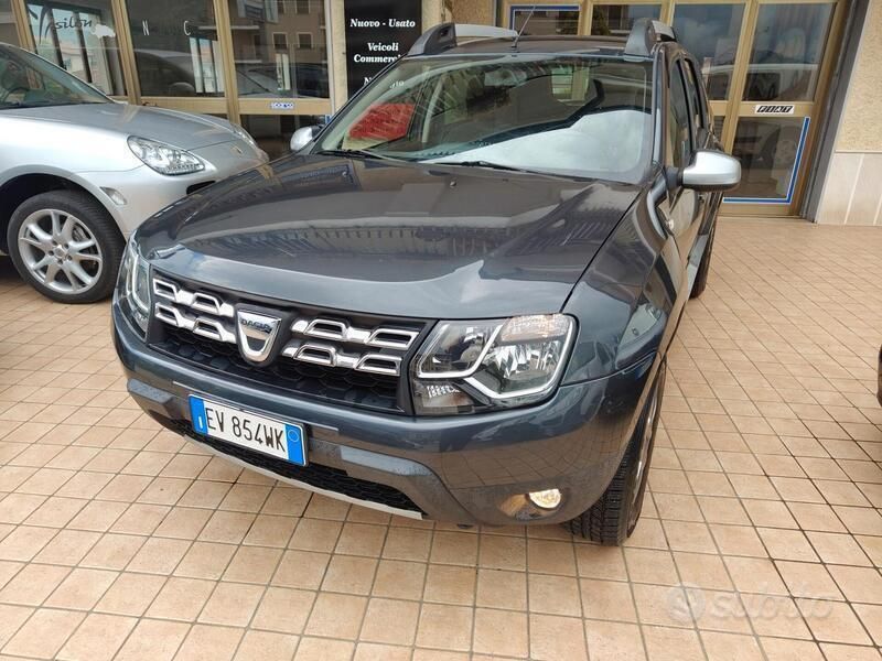 Grigio Usata 2014 Dacia Duster Lauréate SUV | 6800 € (Ottimo prezzo) - Immagine 1/4