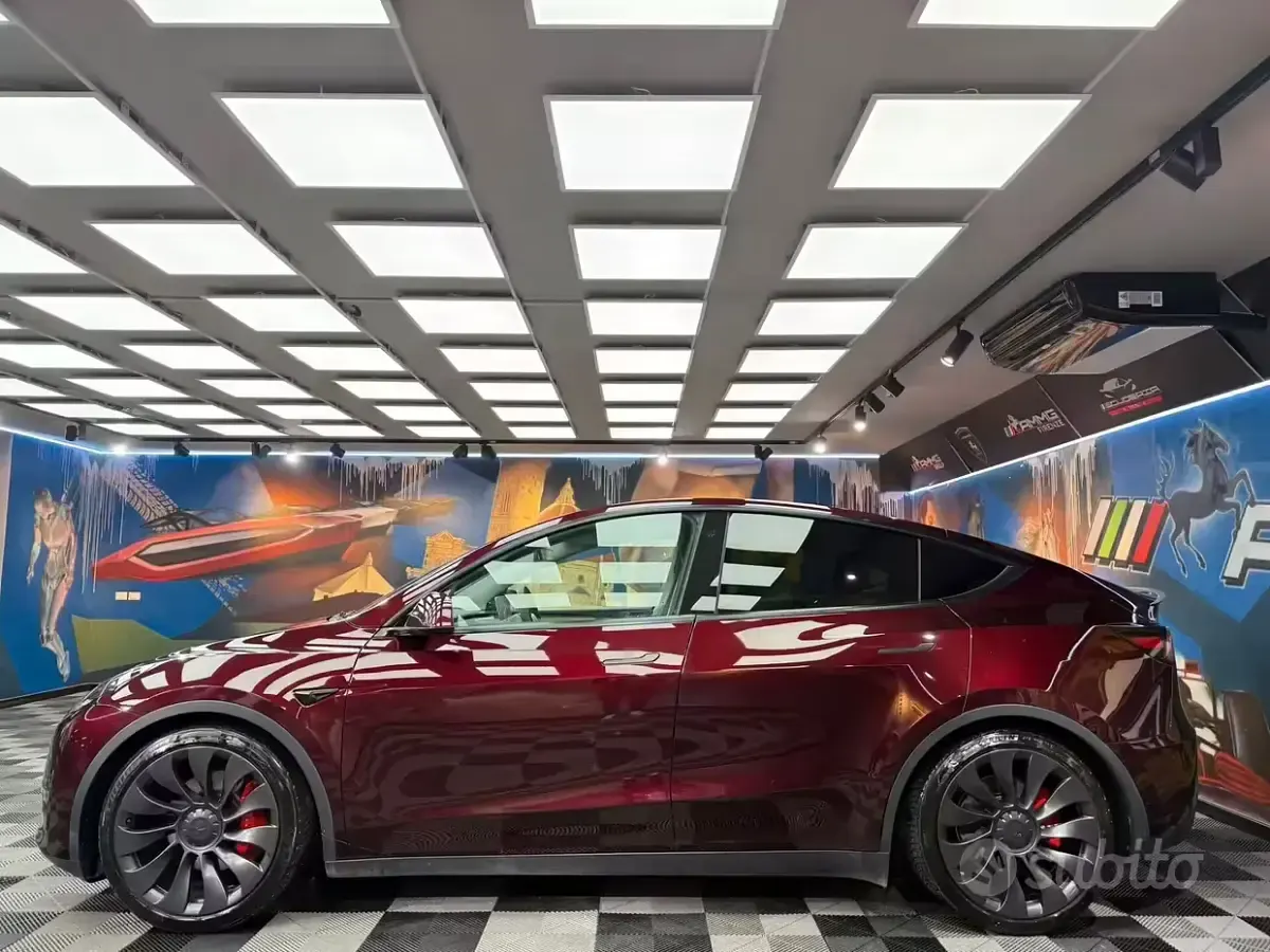 Usata Tesla Model Y Performance 338 kW (460 CV) 2024 Rosso SUV