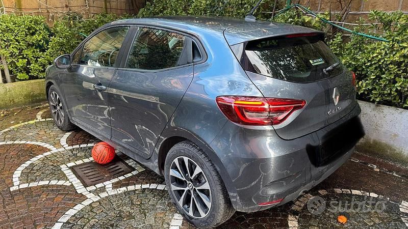 Usata Renault Clio V 100 CV (73 kW) 2021 Grigio Berlina