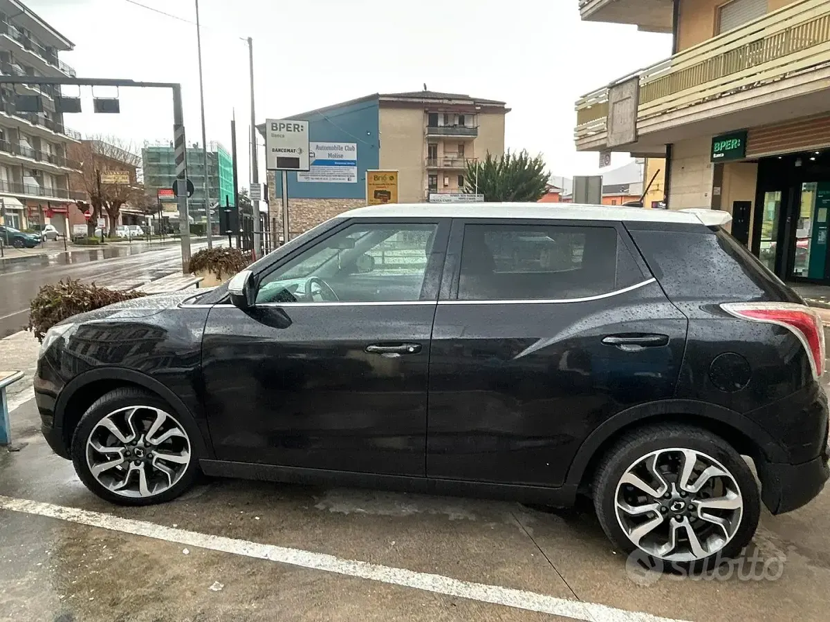 Usata SsangYong Tivoli 115 CV (84 kW) 2016 Nero SUV