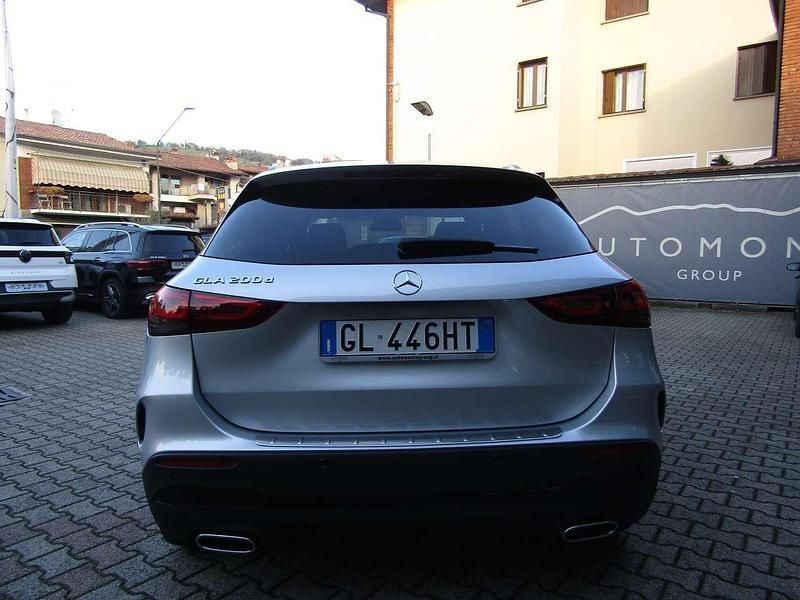 Usata Mercedes GLA200 Premium 150 CV (110 kW) 2022 Argento SUV