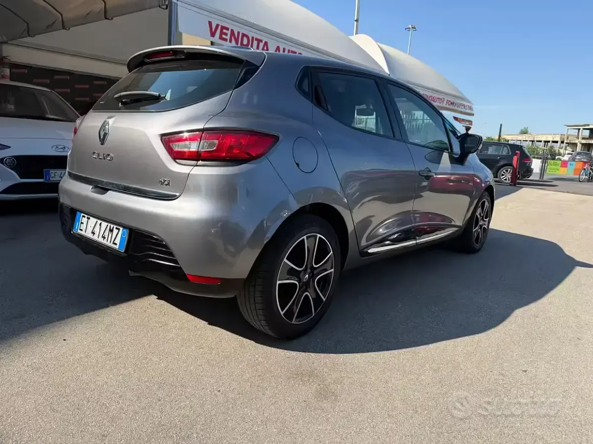 Usata Renault Clio IV 75 CV (55 kW) 2013 Grigio Berlina