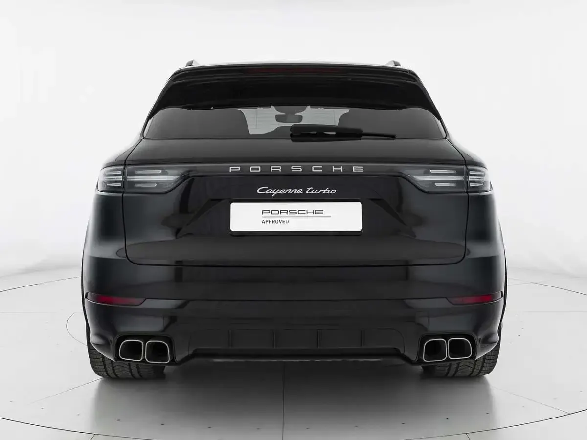 Usata Porsche Cayenne Turbo 549 CV (403 kW) 2019 Nero metallizzato SUV