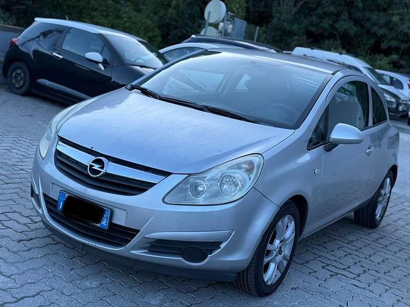 Usata 2008 Opel Corsa Sport Tre volumi | 1999 € (Super prezzo) - Immagine 1/4