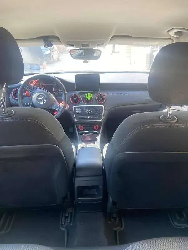 Usado Mercedes GLA200 Business 136 CV (100 kW) 2018 SUV
