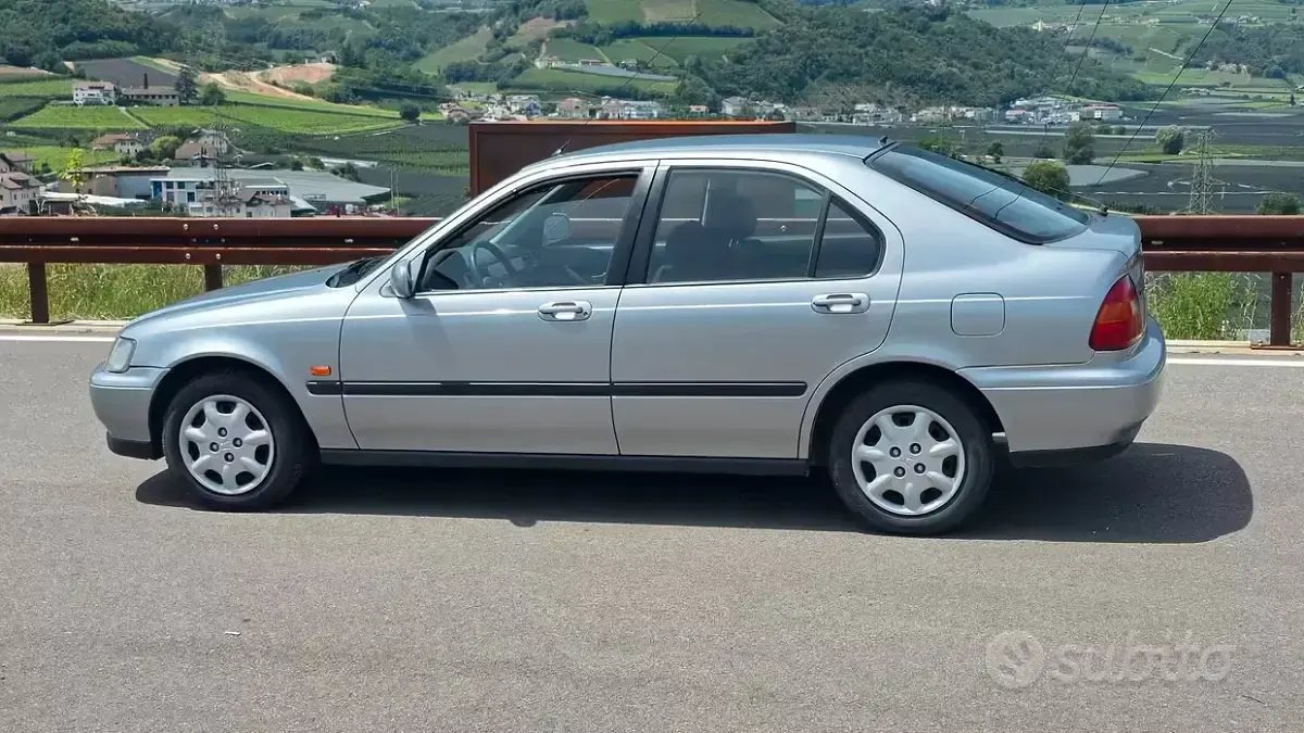 Usata Honda Civic 90 CV (66 kW) 1996 Grigio Berlina