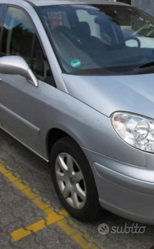 Usata Peugeot 807 107 CV (78 kW) 2005 Furgone