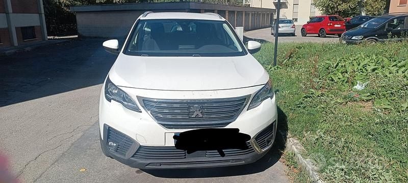 Usata 2018 Peugeot 5008 Monovolume | 15.000 € (Buon prezzo) - Immagine 1/3