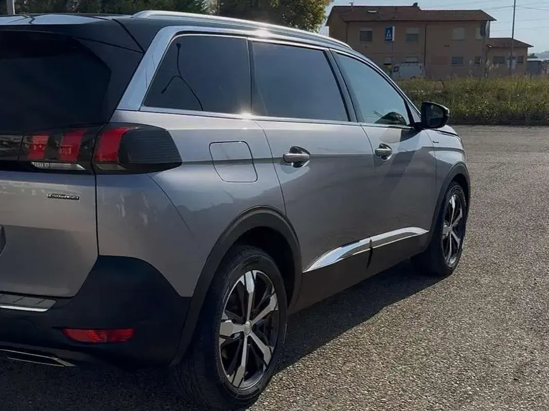 Usata Peugeot 5008 GT-line 131 CV (96 kW) 2019 Nero SUV