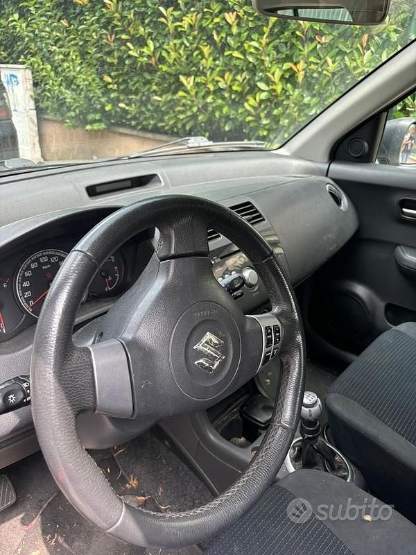 Usata Suzuki Swift 70 CV (51 kW) 2007 Grigio Utilitaria