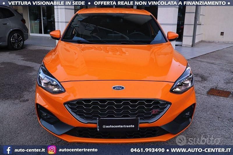 Usata Ford Focus ST 280 CV (205 kW) 2020 Arancione Berlina