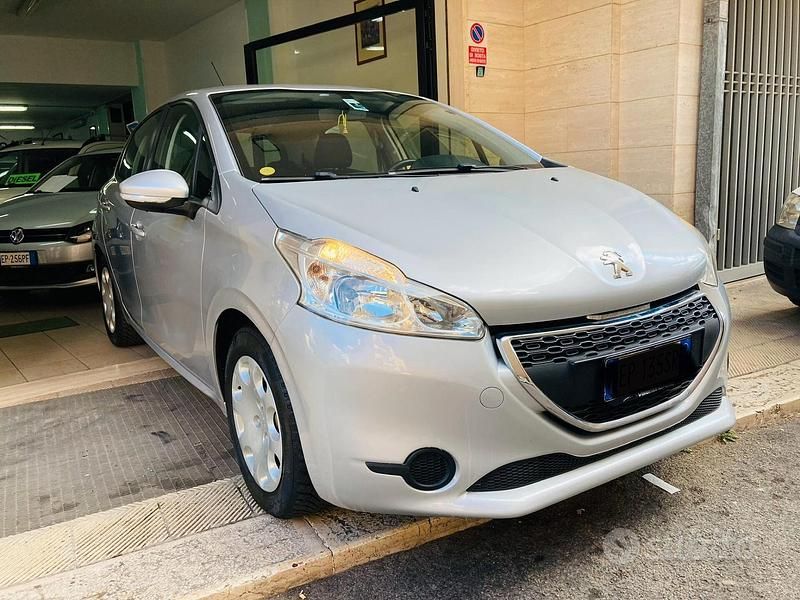 Usata Peugeot 208 82 CV (60 kW) 2013 Grigio Utilitaria