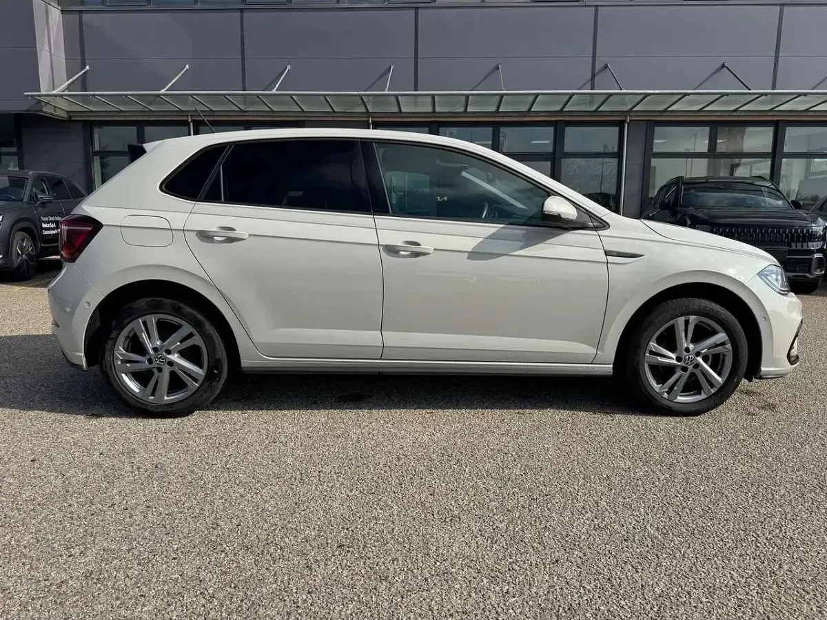 Usata VW Polo R-line 95 CV (69 kW) 2024 Grigio Utilitaria